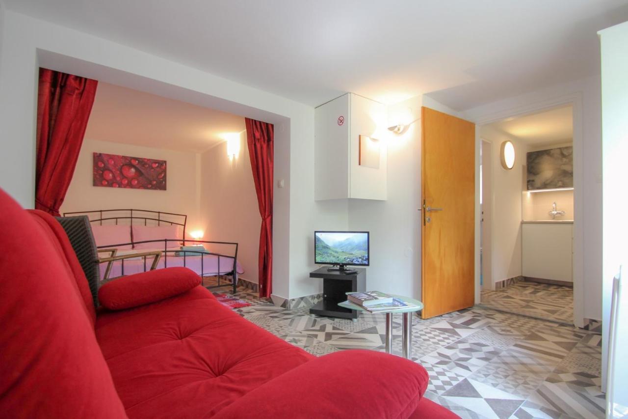 Carla Guest House Новиград Екстериор снимка